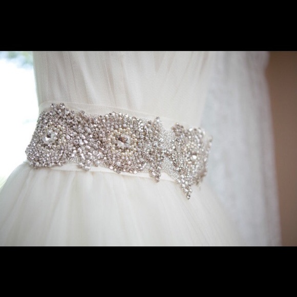 Vera Wang Emmeline Wedding Dress - Picture 3 of 8